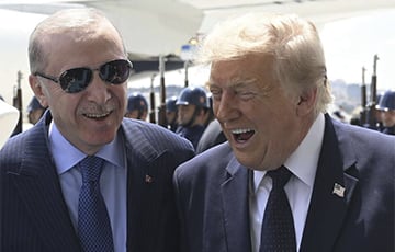 Трамп не хацеў ехаць на саміт НАТА — а з'язджаючы, прызнаваўся ў любові