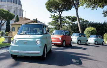 Папа Римский приобрел 20 электрических Topolino