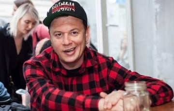 Солист рок-группы «Тараканы!» решил продать свой российский паспорт