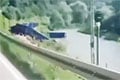 У Польшчы цягнік сышоў з рэек: вагоны ўпалі ў раку