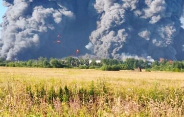 Буйны пажар на складзе Wildberries у Электрасталі відаць са сталіцы РФ