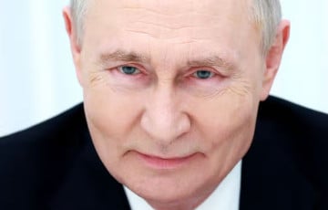 Путин неделю не выходит за стены Кремля