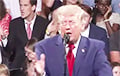 Мужчына пачаў пераймаць Трампа падчас яго выступлення і ўзарваў Інтэрнэт