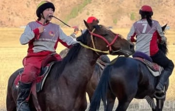 NYT: Первая женская команда Кыргызстана покоряет кок-бору