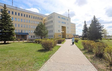 На прыёме ўрач бегае ў краму па булачкі