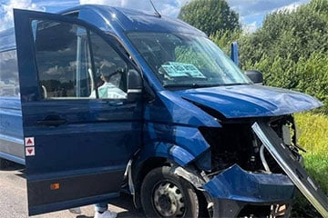 У Віцебскай вобласці маршрутка выехала на сустрэчную паласу і ўрэзалася ў аўто