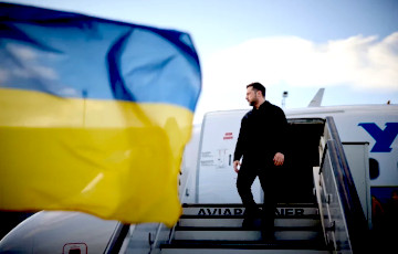 Зеленский прибыл в Британию, где встретится с новым премьером