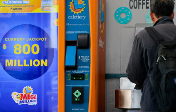 У ЗША мужчына выйграў у латарэі 800 мільёнаў долараў