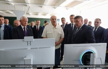 Лукашенко заявил, что его жизнь начинается с телевизора