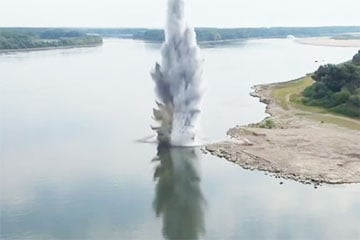 Румынские военные взорвали скалу в Дунае для охлаждения Чернаводской АЭС