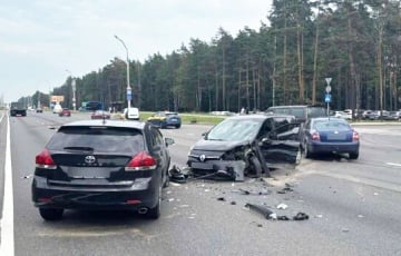 У Мінску на праспекце Незалежнасці сутыкнуліся пяць аўтамабіляў