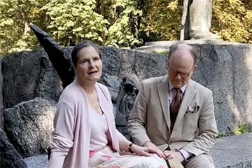 Немецкая дипломат в Минске в парке Янки Купалы прочла стихотворение белорусского классика