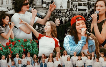 В центре Львова прошел масштабный флешмоб с исполнением песен Кузьмы Скрябина
