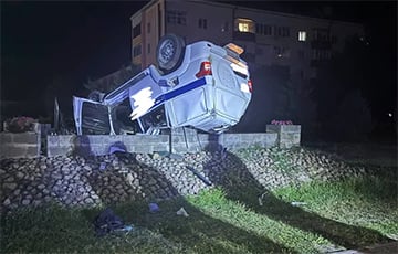 Пагоня за п'янай вадзіцелькай у Кобрыне скончылася сутыкненнем двух міліцэйскіх аўто