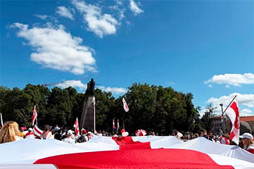 Белорусы Вильнюса вышли на акцию в годовщину начала революции