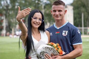 У Смаргоні футбаліст зрабіў прапанову рукі і сэрца прама падчас матчу