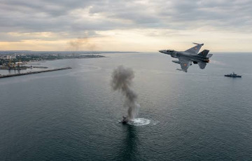 В Румынии показали уничтожение морского дрона истребителем F-16