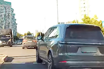 В Минске водитель «электрички» заставил понервничать других автомобилистов