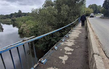 Пад Мінскам частка агароджы моста абрынулася ў Свіслач