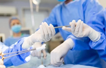 В Британии впервые провели операцию на мозге с помощью ИИ