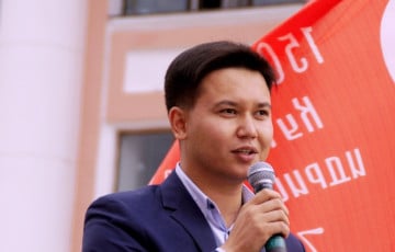 Кандыдат у Дзярждуму ад КПРФ запусціў агітацыю са словамі «Міру — мір» і «Калі скончыцца СВА?»