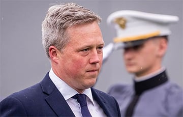 Самый молодой министр армии в истории США подал в отставку из-за конфликта с Хэгсетом