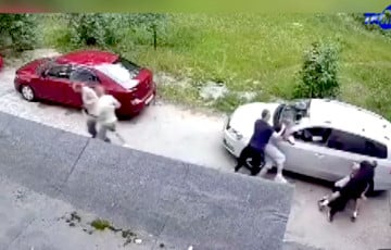 В Мозыре трое пьяных мужчин напали на случайных прохожих