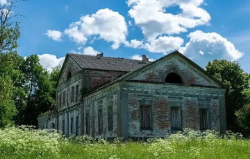 В Беларуси за одну базовую продают усадьбу с «золотом Наполеона»
