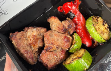 Белоруска купила на рынке две порции шашлыка за $33