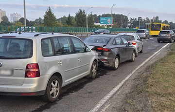 На внешнем кольце МКАД столкнулись сразу четыре автомобиля