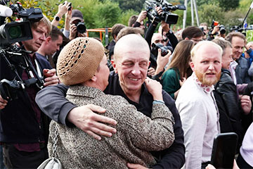 How Vilnius Welcomed The Freed Political Prisoners