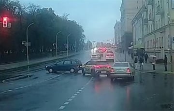У цэнтры Мінска зафіксавалі разварот на 360 градусаў
