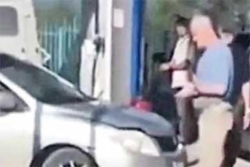 Россиянин вытащил водителя из машины и начал избивать его в очереди за бензином
