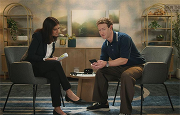 Mark Zuckerberg Showed Off His Smartphone