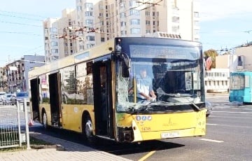 В центре Минска столкнулись автобус и трамвай