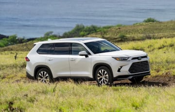 Toyota дадала Grand Highlander 13 мм клірансу і «зубчастыя» шыны