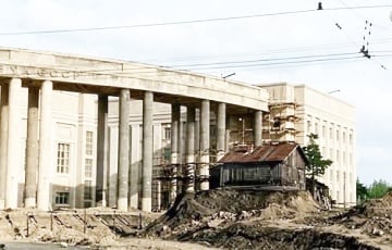 Мінчанін адкрыў «востраўчык мінулага» перад уваходам у Акадэмію навук
