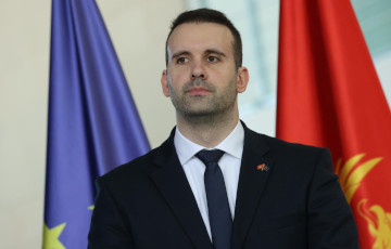 Премьер Черногории заявил о защите курса на евроинтеграцию после задержания основателя «Рыбаря»
