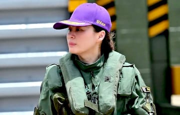 Каралева Тайланда стала першай манаршай асобай, якая самастойна пілатавала самалёт Gripen