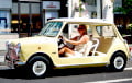 Классический Mini превратили в пляжный автомобиль без дверей