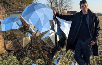 Белорус создает необычные металлические скульптуры в Варшаве