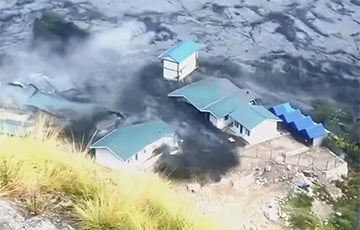 В Непале внезапное наводнение снесло десятки домов и несколько мостов