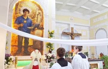 Тадеуш Кондрусевич освятил икону, созданную искусственным интеллектом