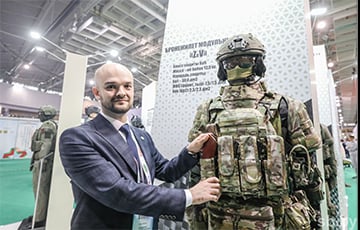 В Полоцке выпускают бронежилеты с символами войны против Украины