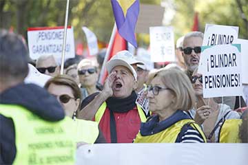 В Испании десятки тысяч человек вышли на митинг