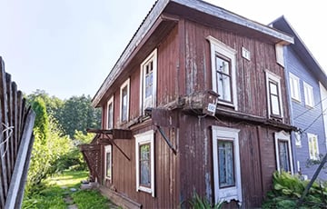 Мечта ленивого дачника: под Минском продают необычный домик у озера