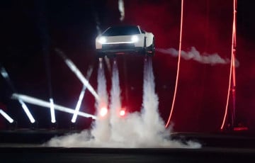«Летающий» Roadster от Tesla оказался капризным
