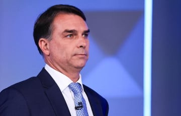 Проигравший выборы Болсонару добирался до США через две страны