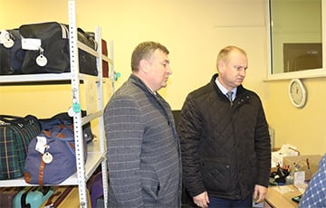 В камеру хранения на вокзале Минска выстраиваются огромные очереди