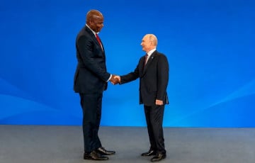 Фото Путина с президентом Мозамбика стало поводом для насмешек